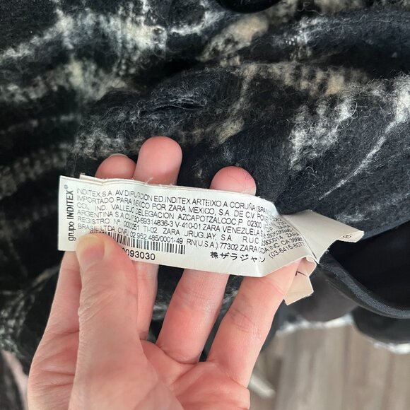 Black and White Zara Coat with belt and high collar. - Picture 10 of 10